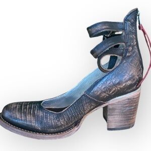 L5-010 Freebird Randi